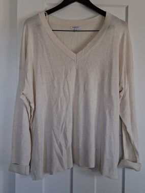 NWOT Size XXL Minimalist Basic Layering Cream V-Neck Lightweight Sweater Knit